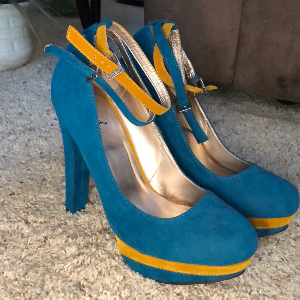 Heels - Picture 5 of 5